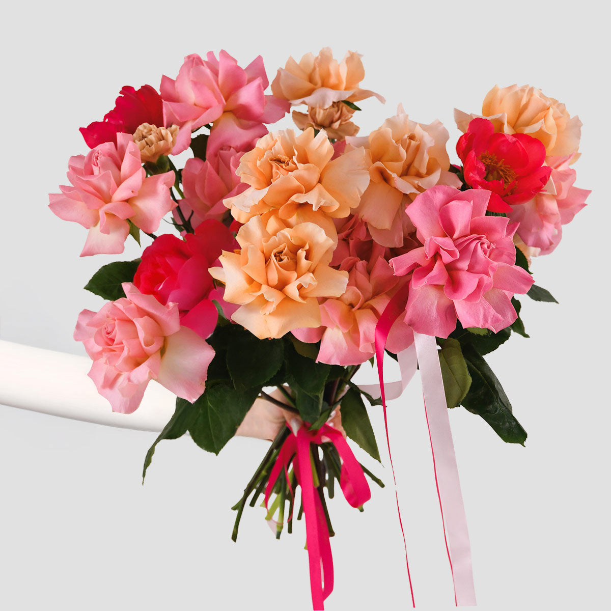 Florarie online - California Flowers ✅, Buchet trandafiri speciali roz, portocalii si bujori roz, californiaflowers.mom