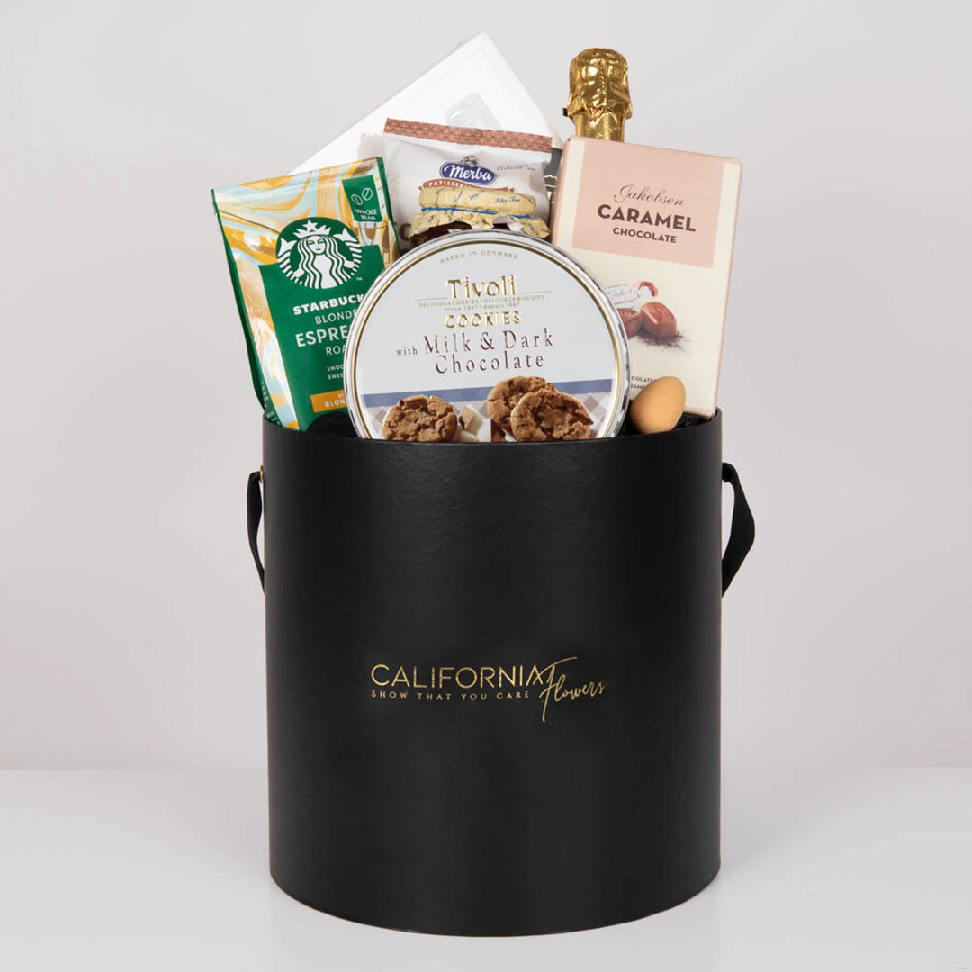 Cadouri Bucuresti si Brasov cu livrare la domiciliu - California Flowers, Cutie cadou cu cafea, cookies, dulceata, praline si vin spumant, californiaflowers.mom