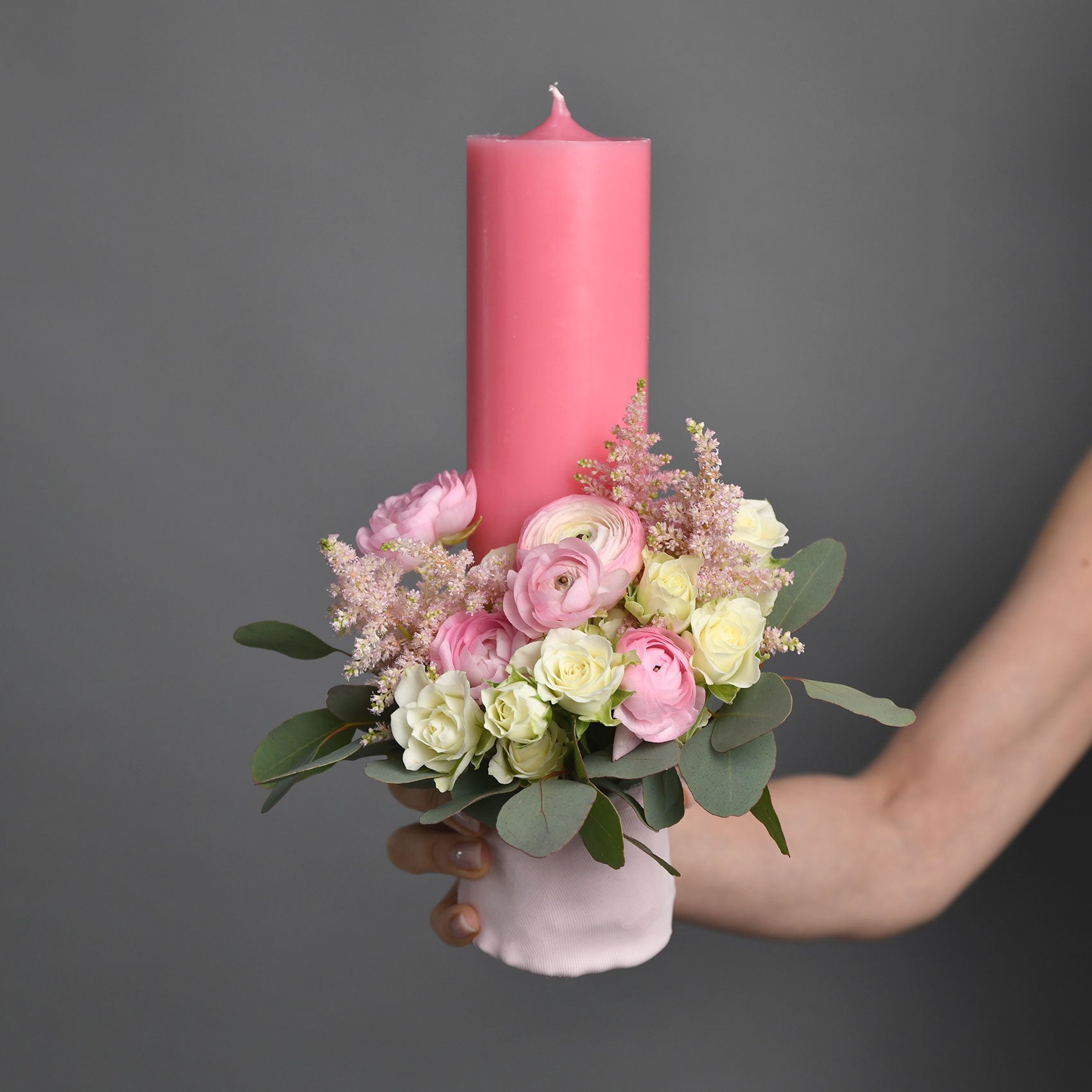 Lumanare botez fetita cu ranunculus roz si astillbe, 3, californiaflowers.mom
