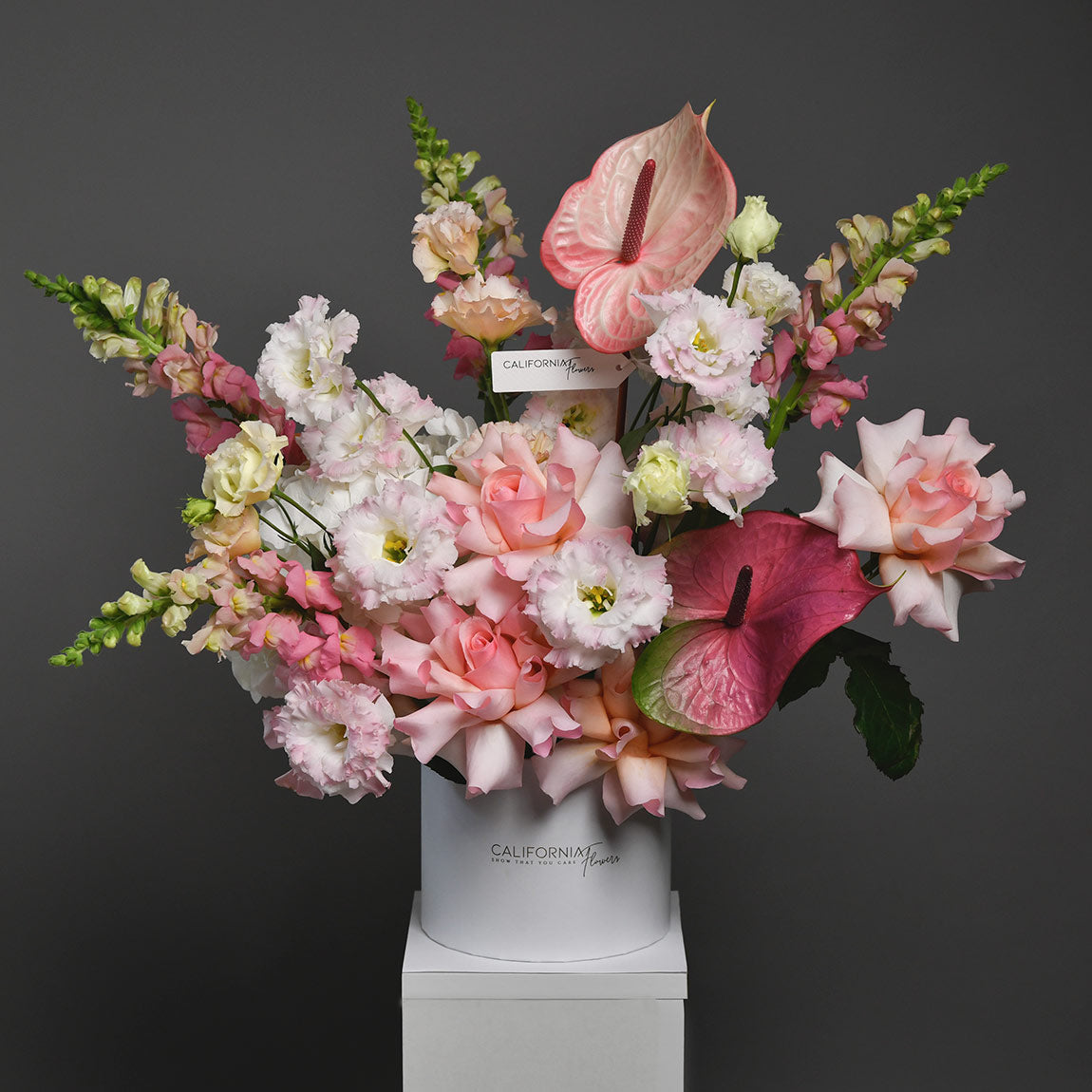 Aranjament floral in cutie cu anthurium,  lisianthus si trandafiri roz, 3, californiaflowers.mom