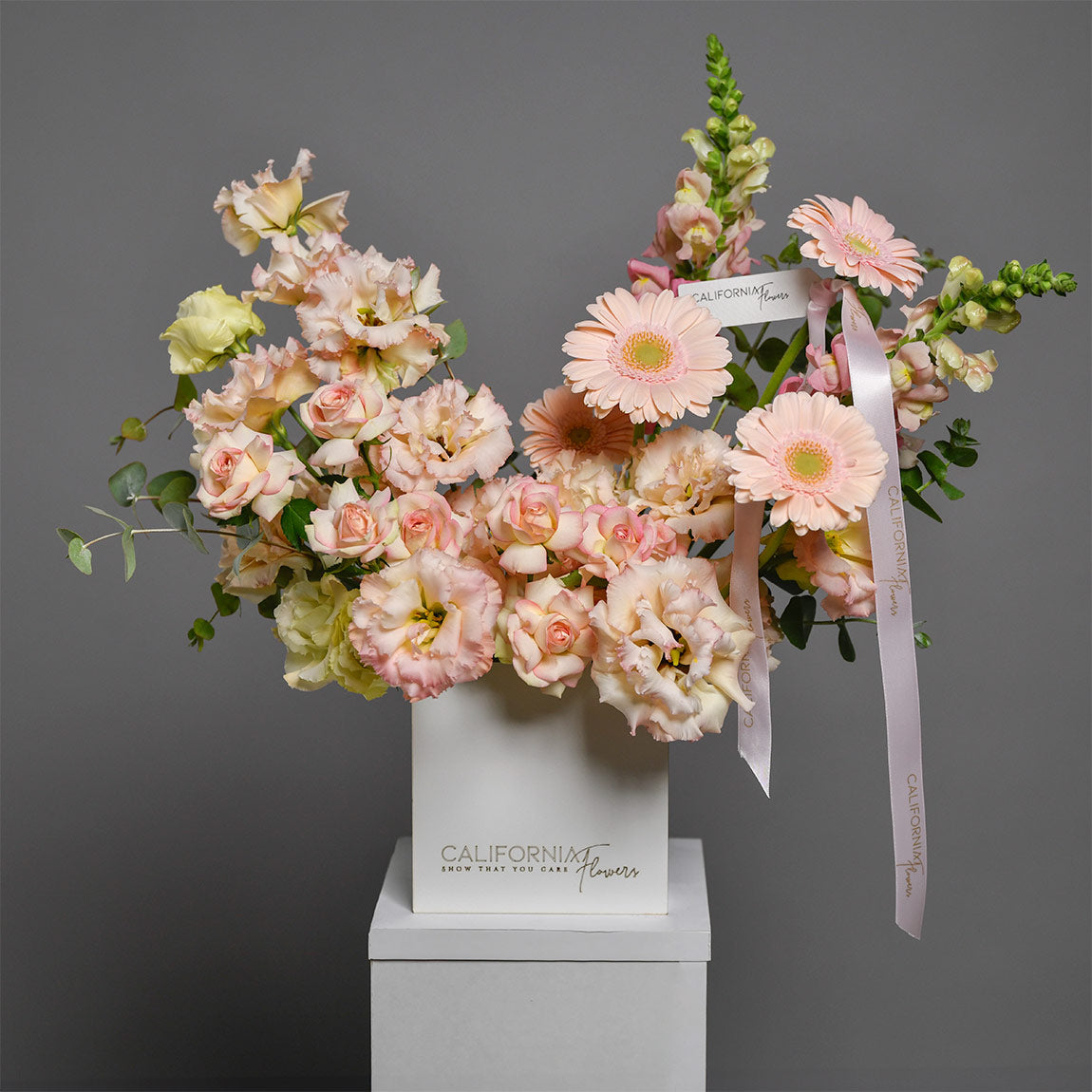 Aranjament floral in cutie cu gerbera si lisianthus, 3, californiaflowers.mom