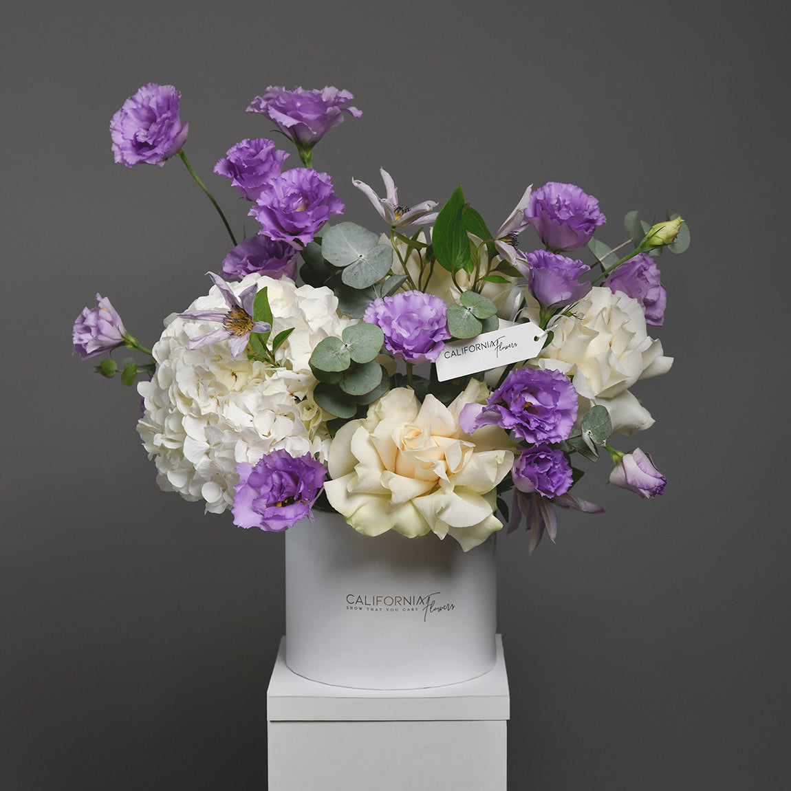 Aranjament floral in cutie cu hortensie lisianthus si clematis, 3, californiaflowers.mom