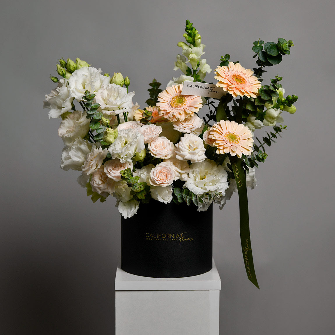 Aranjament in cutie cu gerbera somon si lisianthus, 3, californiaflowers.mom