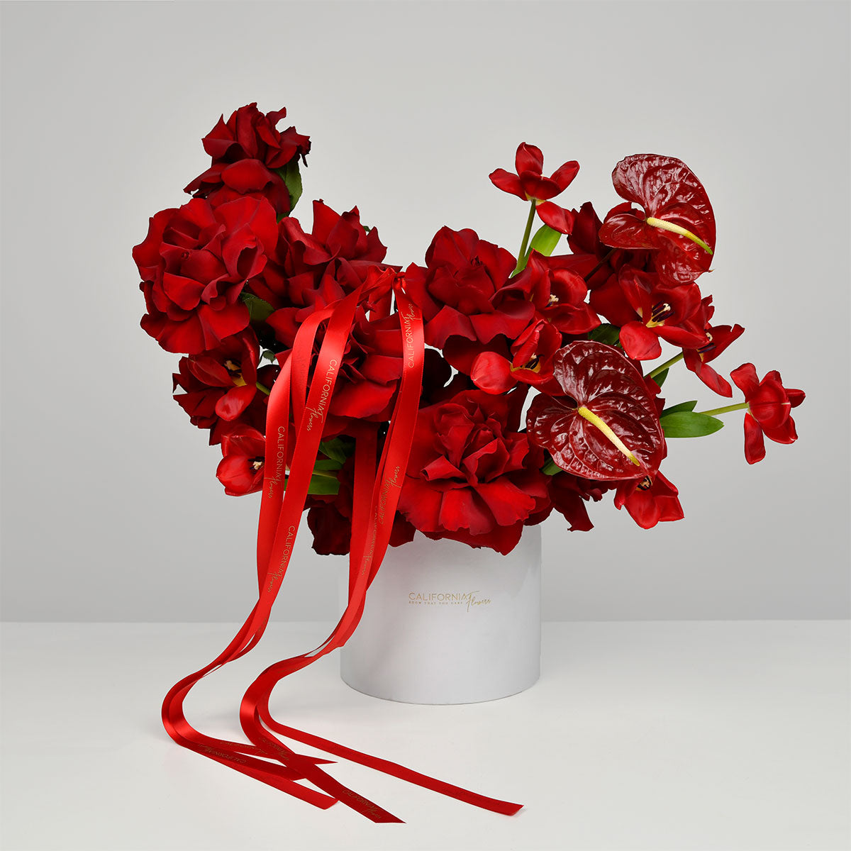 Flori de Paste - California Flowers, Aranjament floral in cutie cu anthurium, lalele rosii si trandafiri speciali, californiaflowers.mom