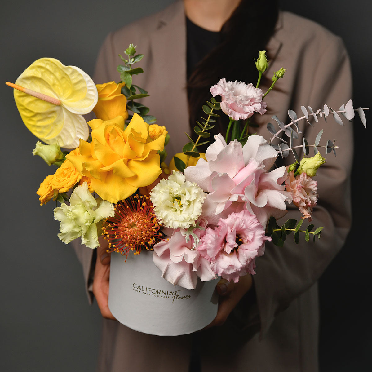 Aranjament floral in cutie cu anthurium, lisianthus si trandafiri speciali, 3, californiaflowers.mom