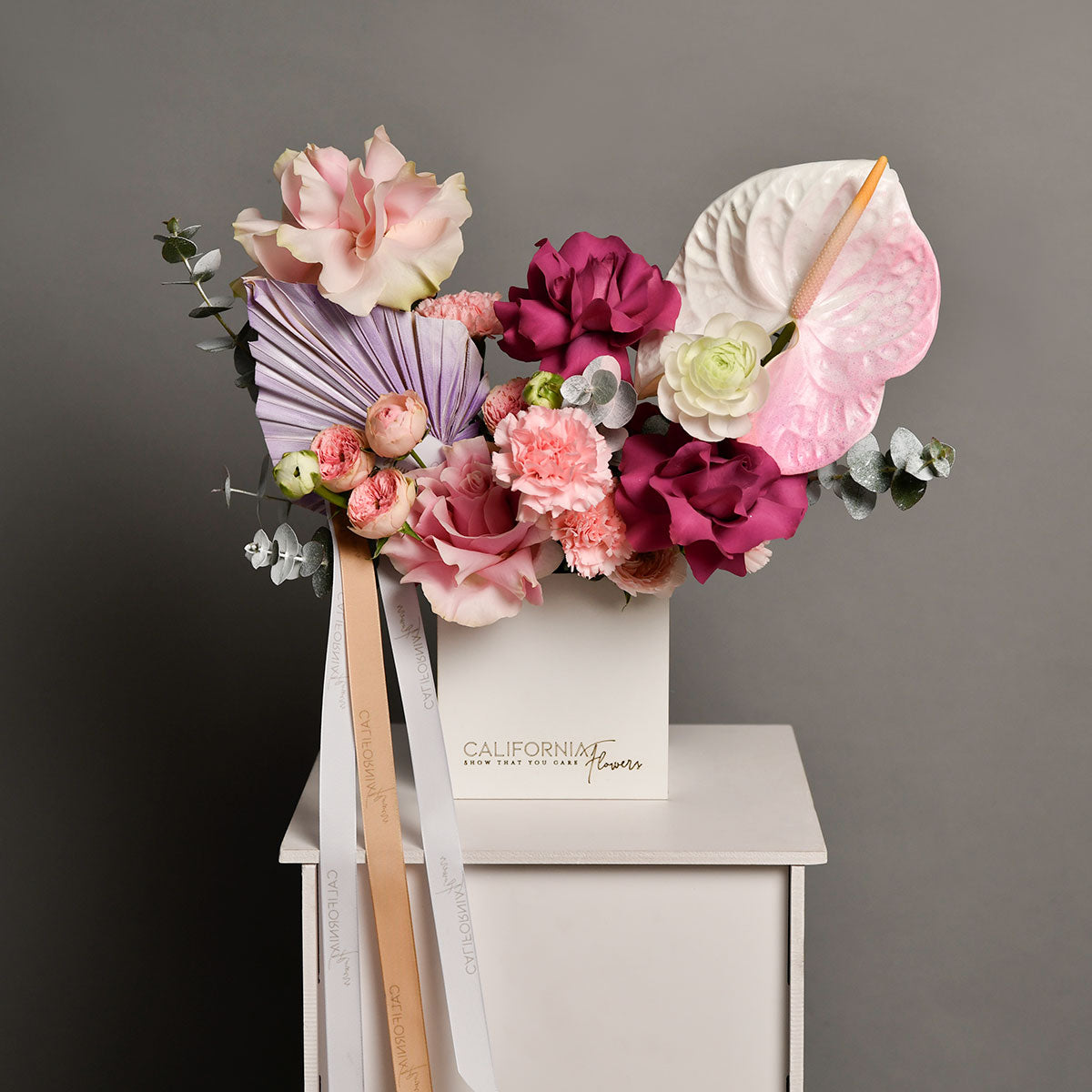 Aranjament floral in cutie cu trandafiri speciali, dianthus si anthurium, 3, californiaflowers.mom
