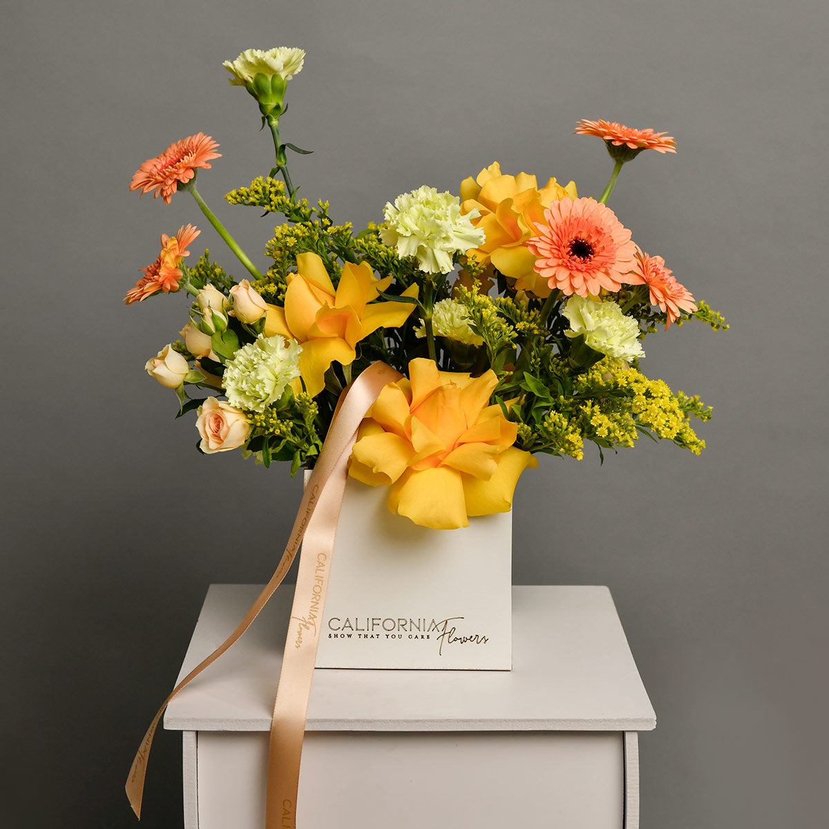Aranjament floral in cutie cu trandafiri speciali, dianthus si gerbera, 4, californiaflowers.mom