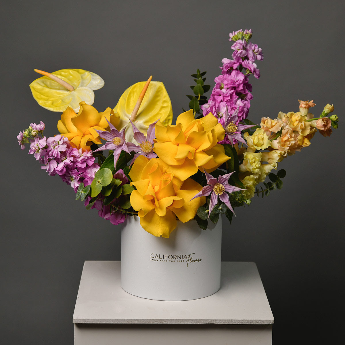 Aranjament floral in cutie cu trandafiri speciali galbeni, anthurium si matthiola, 3, californiaflowers.mom