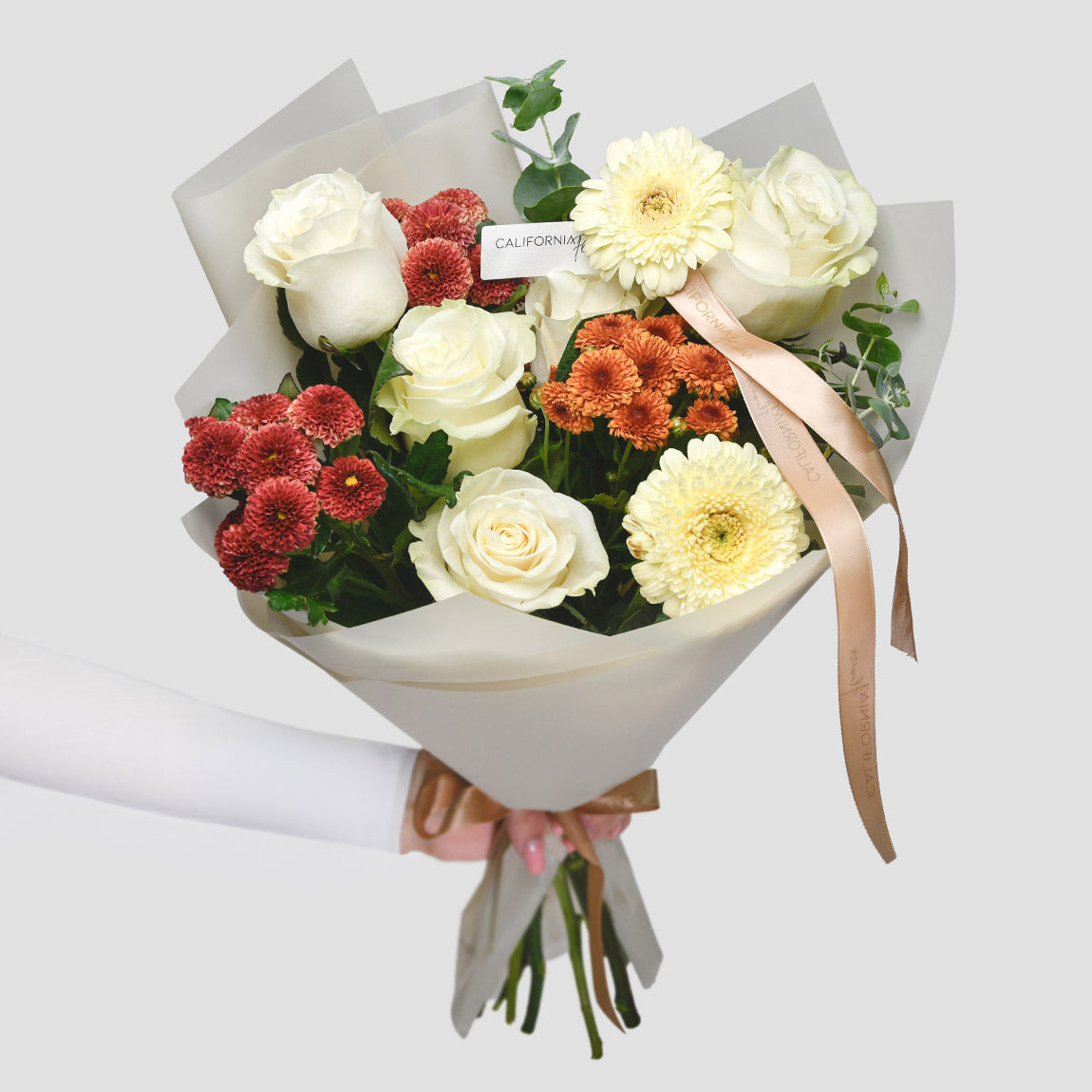 Buchet santini si trandafiri albi, 10, californiaflowers.mom