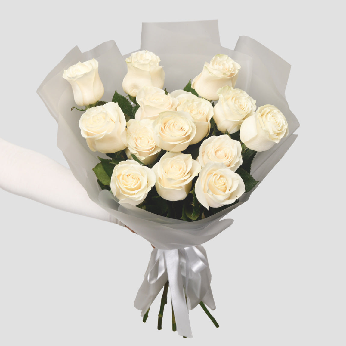 Flori pentru iubita – California Flowers, Buchet 15 trandafiri albi, californiaflowers.mom