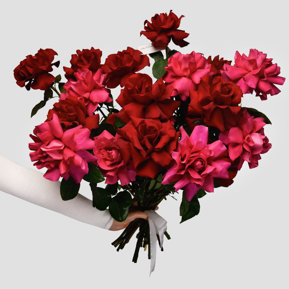 Flori de Paste - California Flowers, Buchet 19 trandafiri speciali rosii si pink, californiaflowers.mom