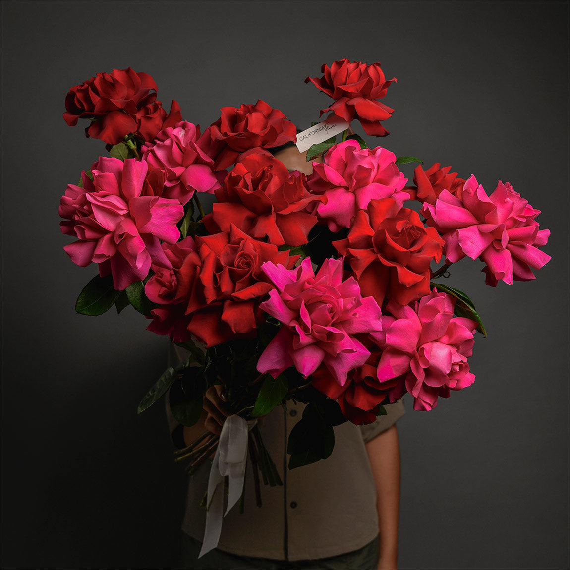 Flori de Paste - California Flowers, Buchet 19 trandafiri speciali rosii si pink, californiaflowers.mom