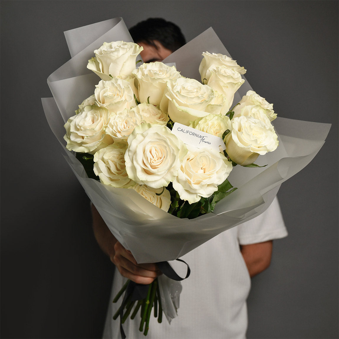 Aranjamente florale nou nascut - California Flowers, Buchet 23 trandafiri albi, californiaflowers.mom