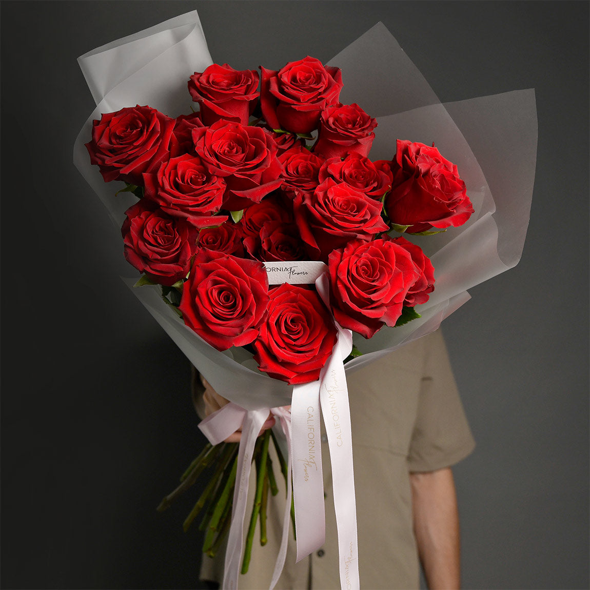 Flori pentru iubita – California Flowers, Buchet 23 trandafiri rosii, californiaflowers.mom