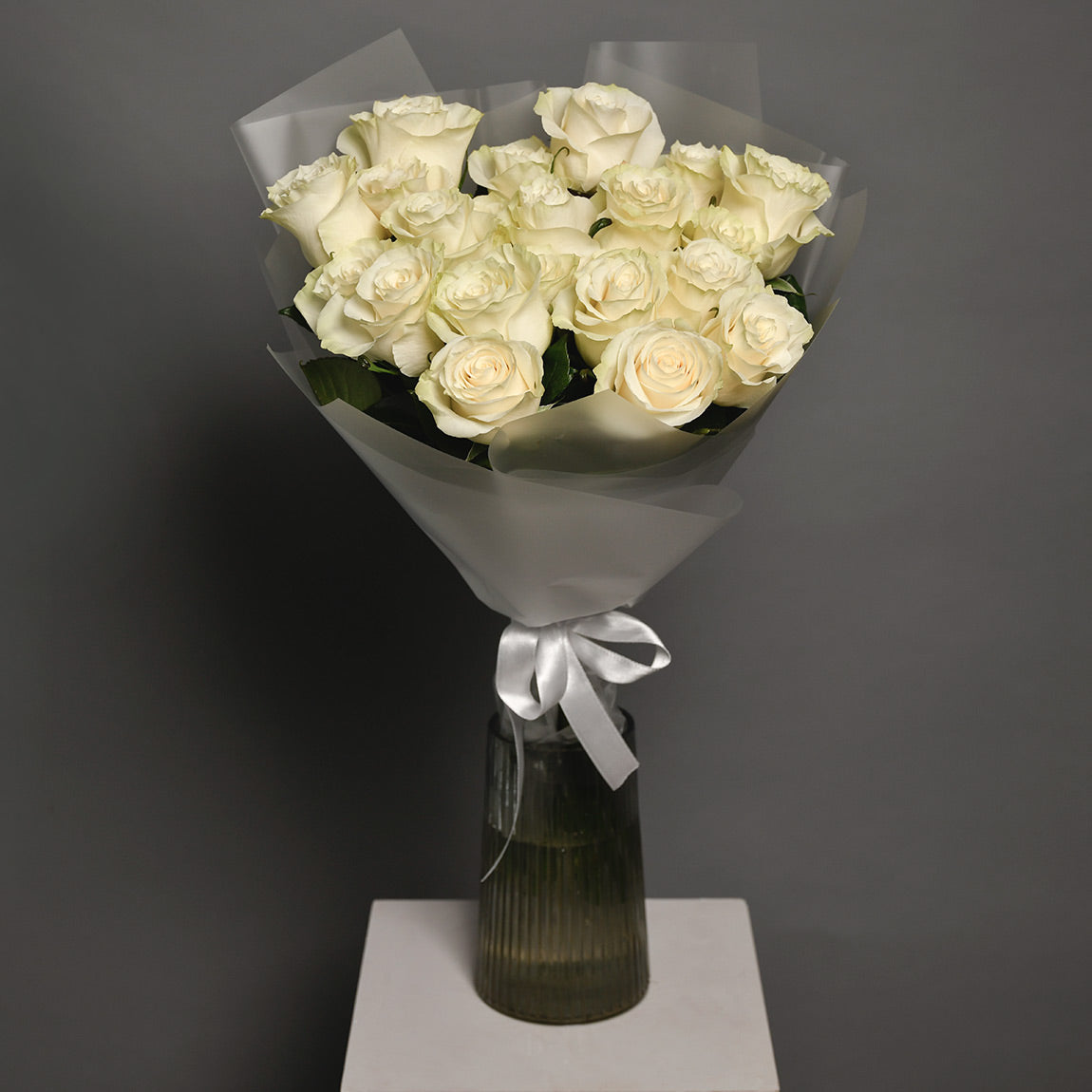 Buchet 25 trandafiri albi, 3, californiaflowers.mom
