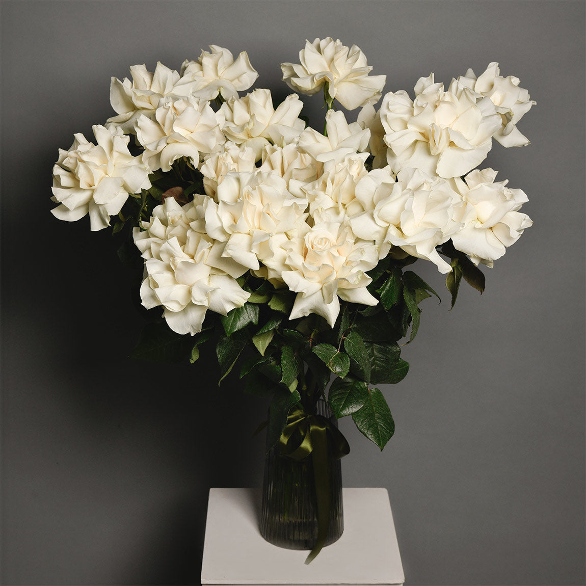 Buchet 25 trandafiri speciali albi, 3, californiaflowers.mom