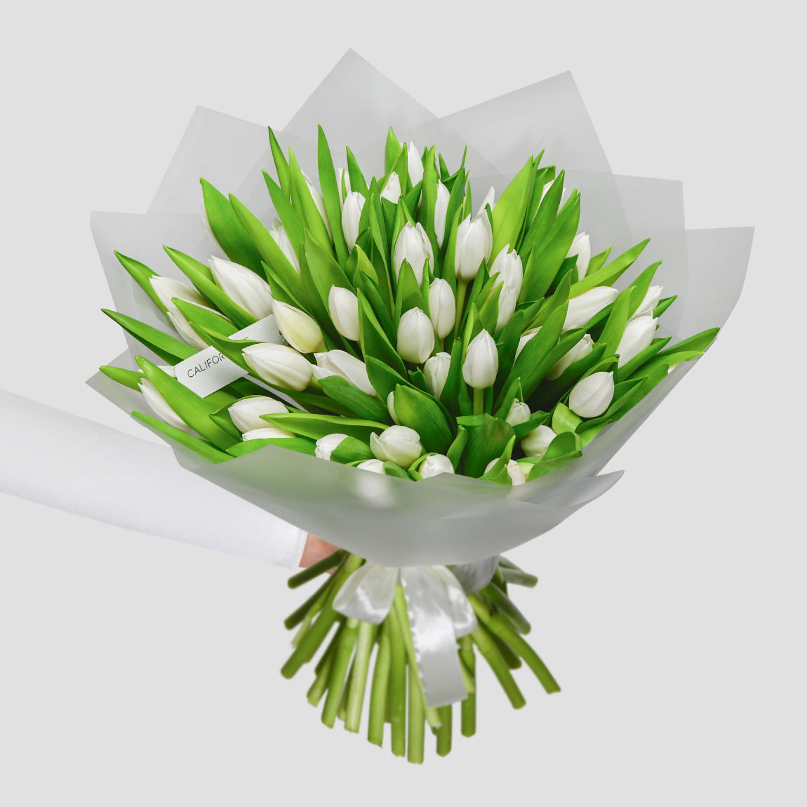 Aranjamente florale de Craciun - California Flowers, Buchet 49 lalele albe, californiaflowers.mom