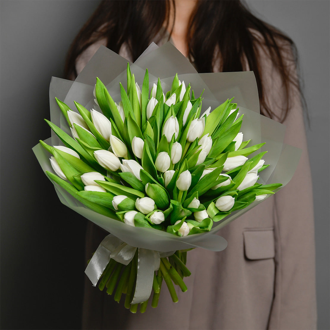 Aranjamente florale de Craciun - California Flowers, Buchet 49 lalele albe, californiaflowers.mom