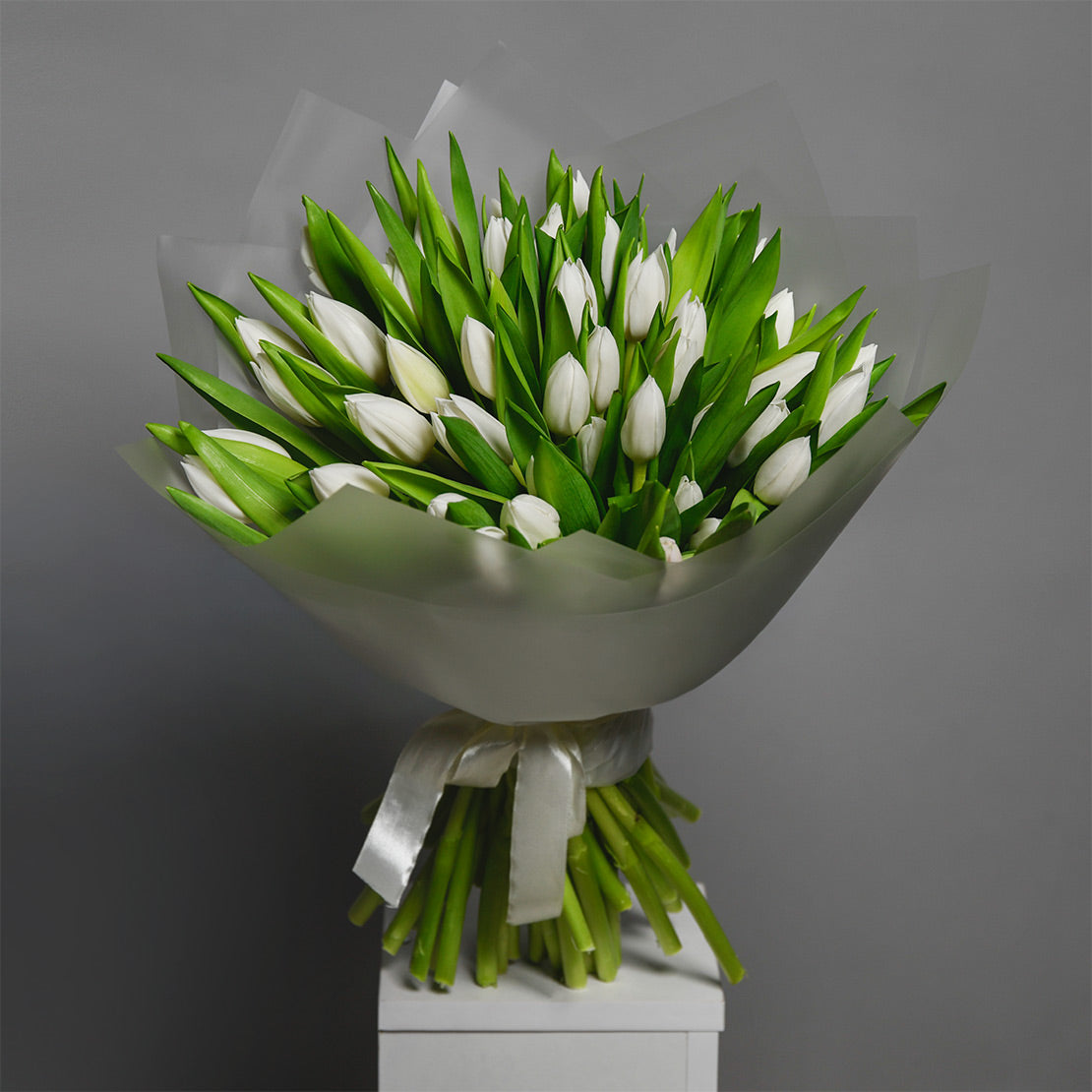 Buchet 49 lalele albe, 3, californiaflowers.mom
