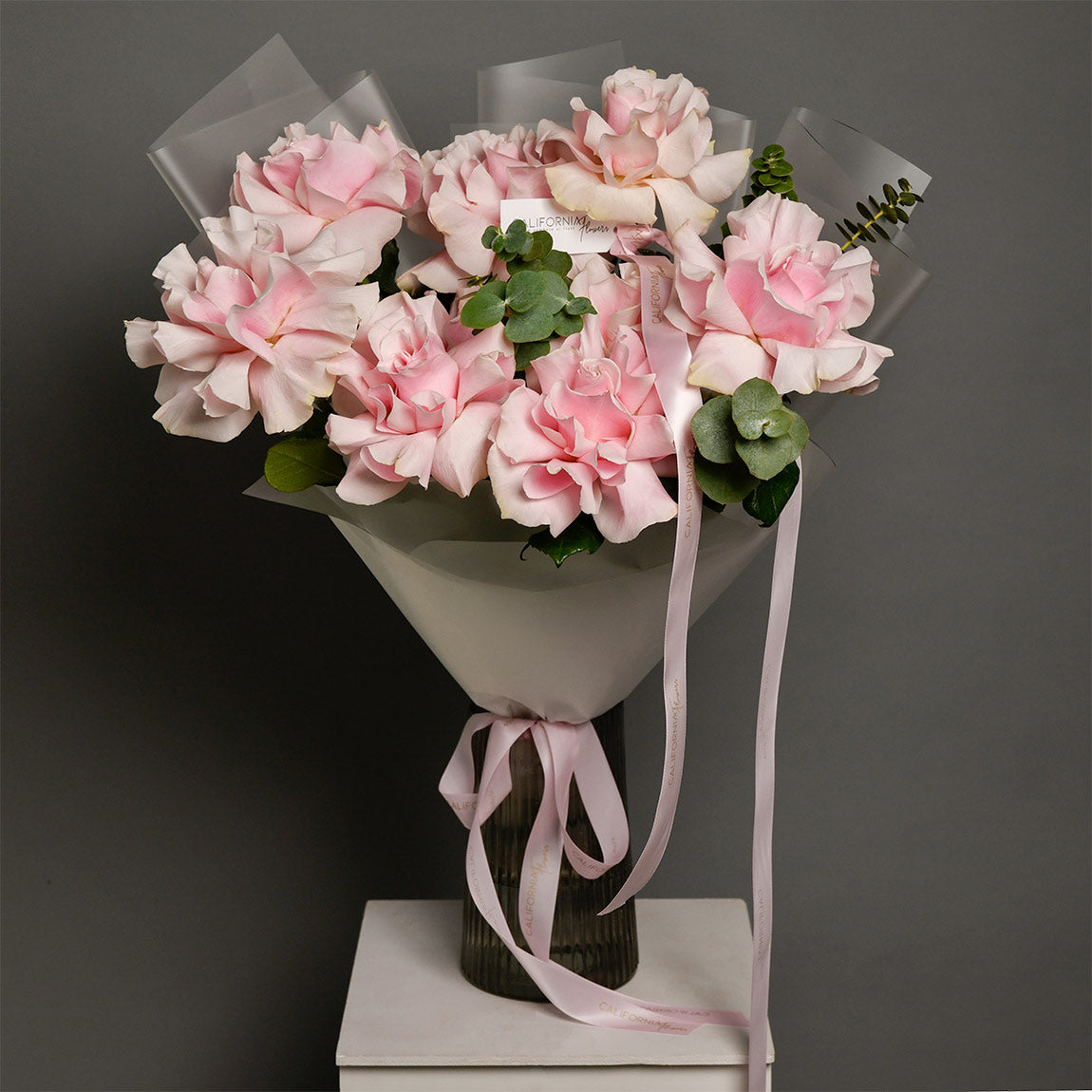 Buchet 9 trandafiri speciali roz si eucalipt, 3, californiaflowers.mom