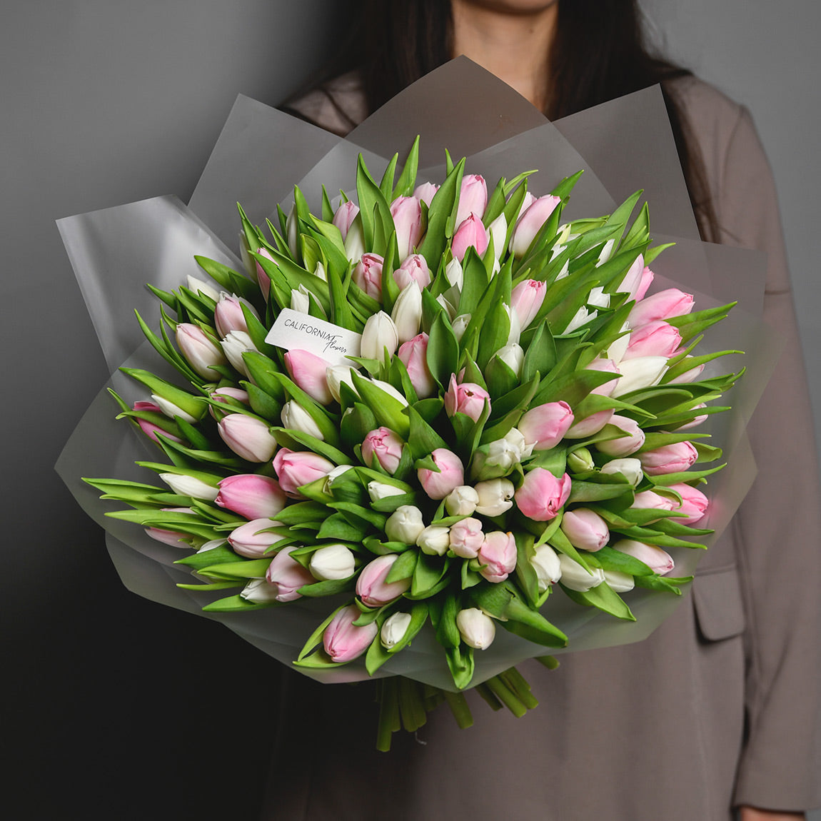 Buchete lalele - California Flowers, Buchet 101 lalele albe si roz, californiaflowers.mom