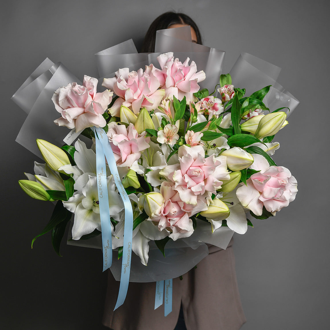 Buchete si aranjamente, Buchet crin, alstroemeria si trandafiri, californiaflowers.mom