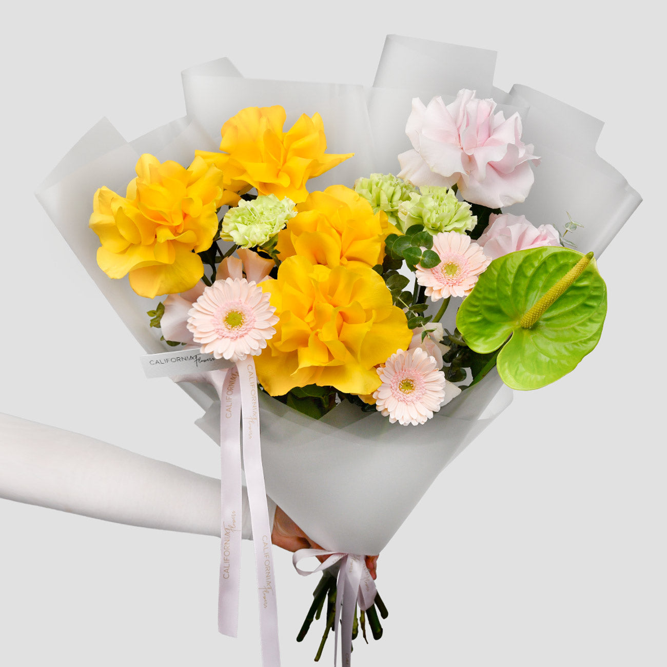 Florarie Sector 1 cu livrare flori direct la tine acasa, Buchet cu trandafiri, gerbera si anthurium, californiaflowers.mom