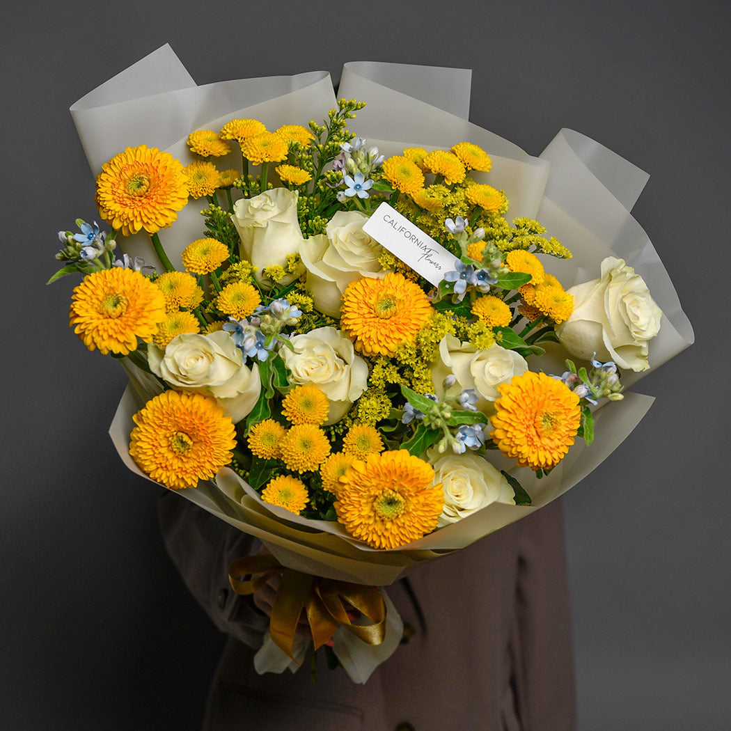 Buchete de flori - California Flowers, Buchet gerbera galbena si trandafiri, californiaflowers.mom