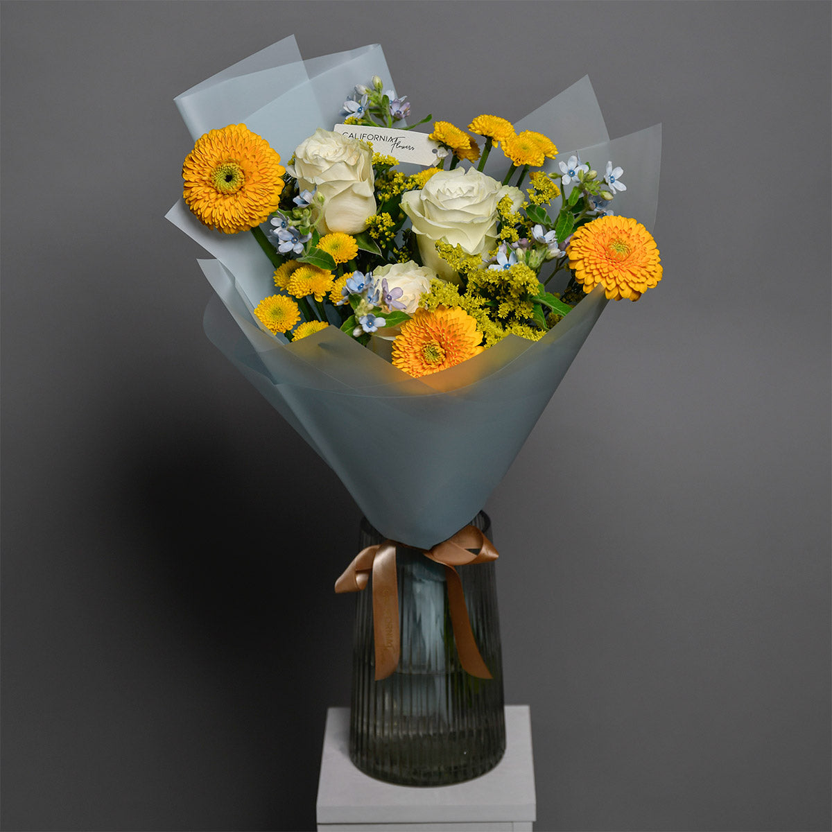 Buchet gerbera galbena si trandafiri, 7, californiaflowers.mom