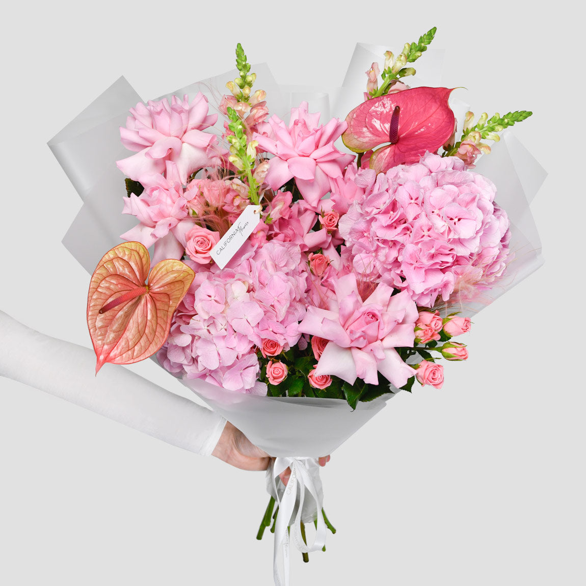 Flori de Sf. Maria - California Flowers, Buchet hortensie roz, anthurium si trandafiri, californiaflowers.mom