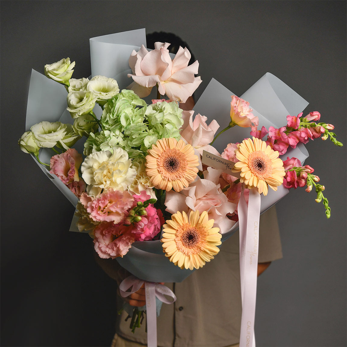 Flori de Sf. Maria - California Flowers, Buchet hortensie, gerbera si trandafiri speciali, californiaflowers.mom