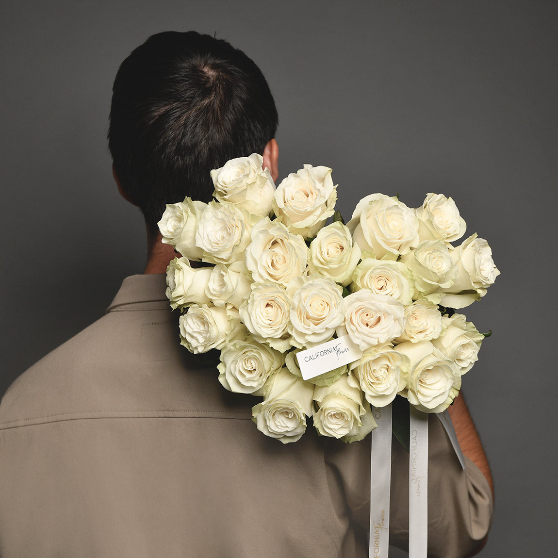 Flori de Valentine's Day - California Flowers, Buchet inima trandafiri albi, californiaflowers.mom