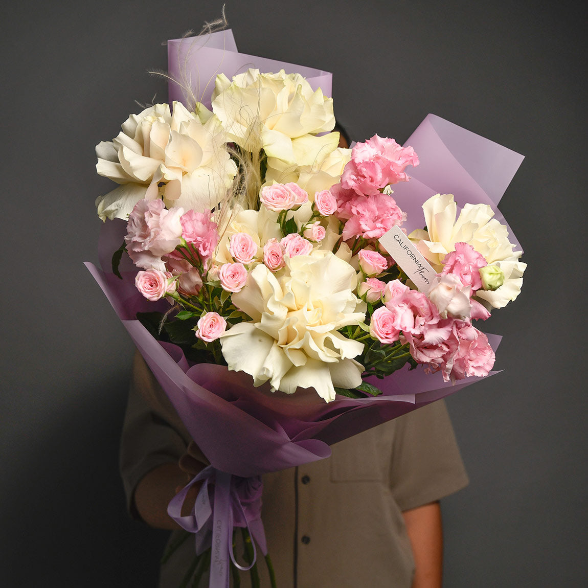 Buchete de flori - California Flowers, Buchet lisianthus, trandafiri si miniroze, californiaflowers.mom