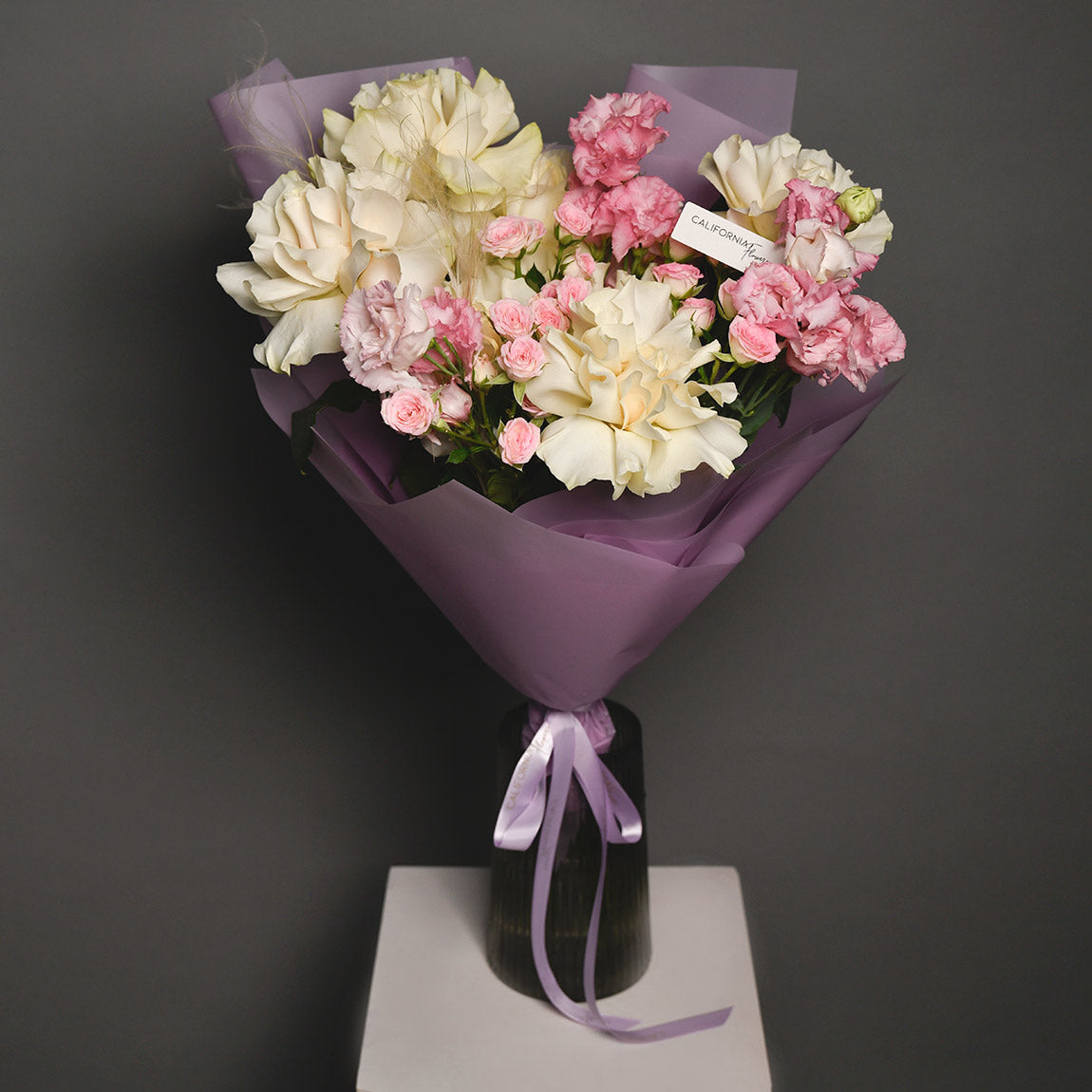 Buchet lisianthus, trandafiri si miniroze, 3, californiaflowers.mom
