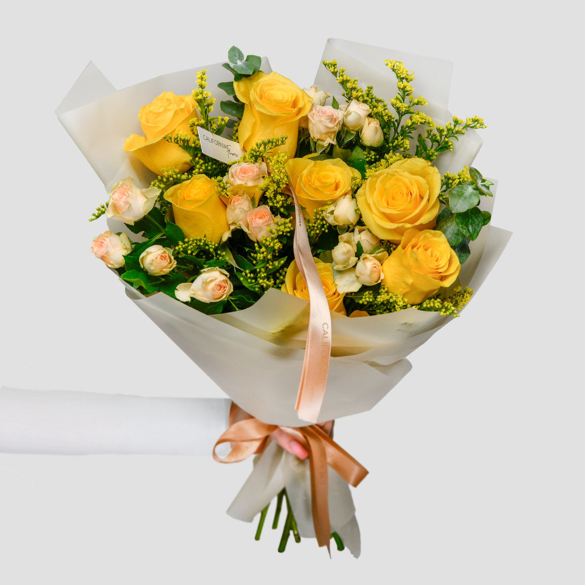 Buchet trandafiri galbeni si solidago, 10, californiaflowers.mom