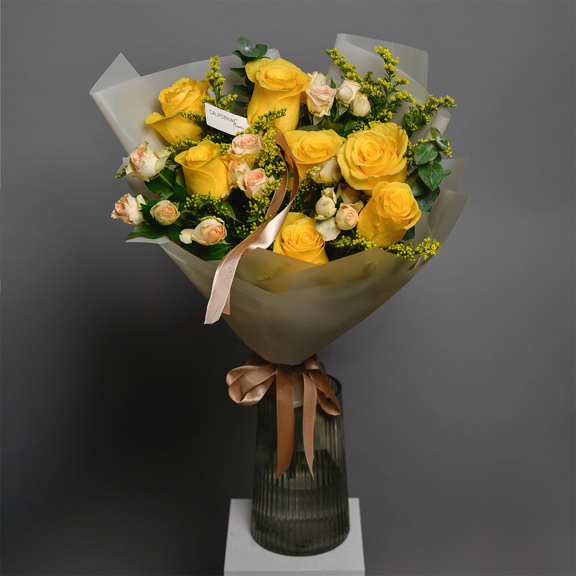 Buchet trandafiri galbeni si solidago, 9, californiaflowers.mom