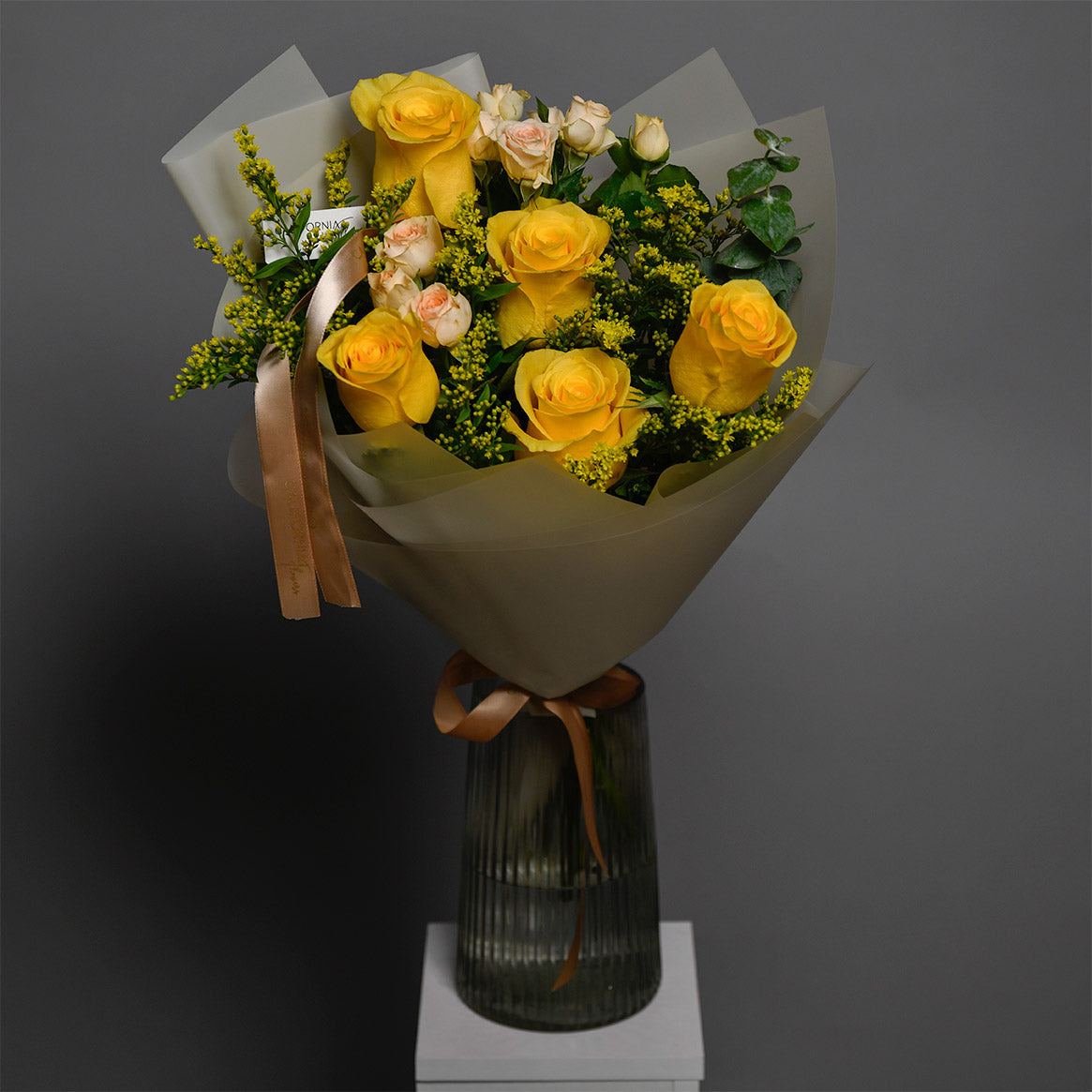 Buchet trandafiri galbeni si solidago, 7, californiaflowers.mom