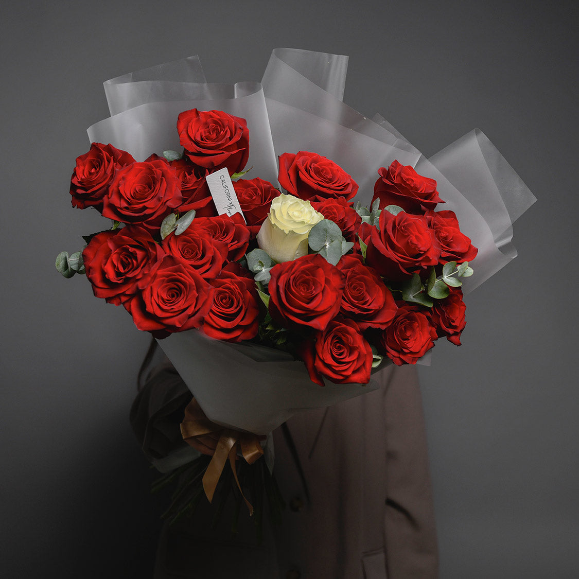 Buchet trandafiri rosii si alb, 4, californiaflowers.mom