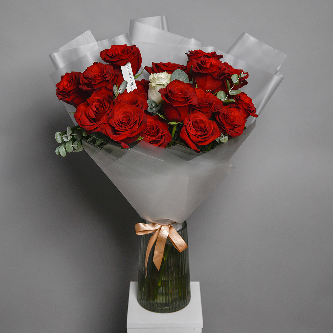 Buchet trandafiri rosii si alb, 5, californiaflowers.mom