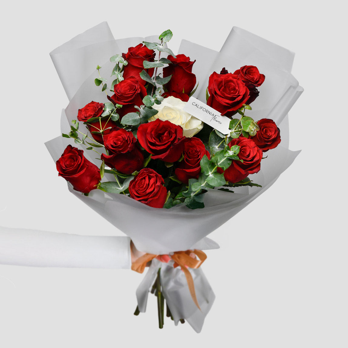 Buchet trandafiri rosii si alb, 8, californiaflowers.mom