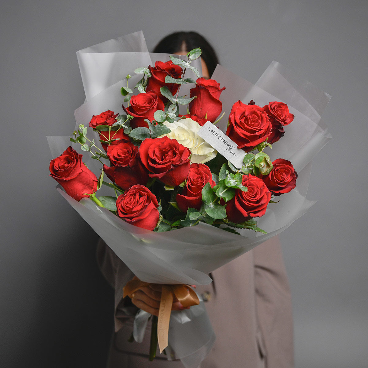 Buchet trandafiri rosii si alb, 3, californiaflowers.mom