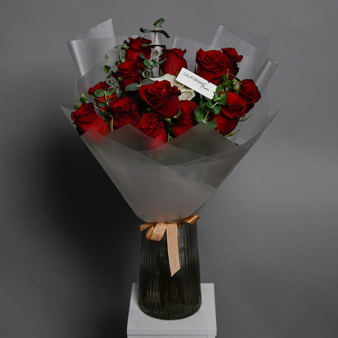 Buchet trandafiri rosii si alb, 7, californiaflowers.mom