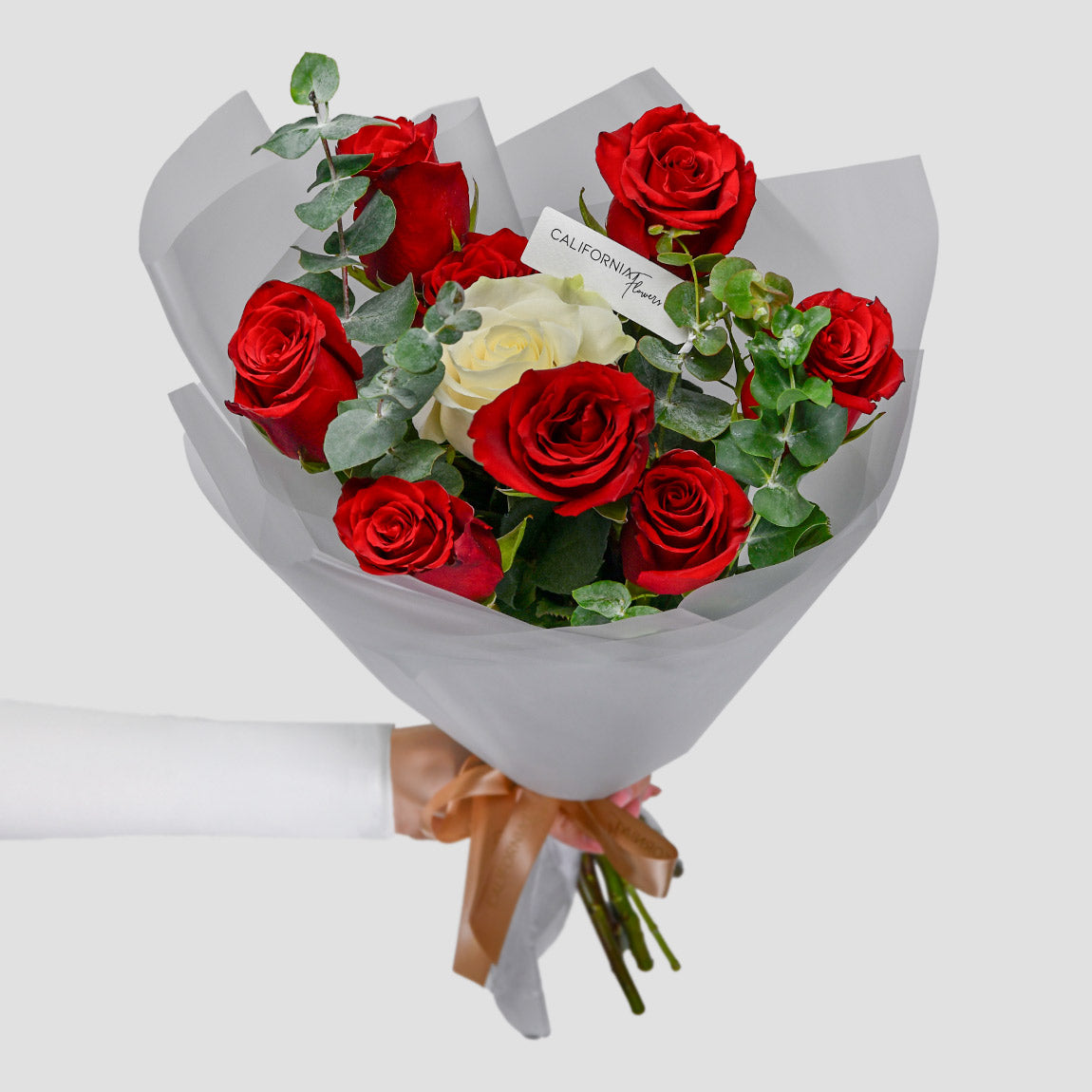 Buchet trandafiri rosii si alb, 10, californiaflowers.mom