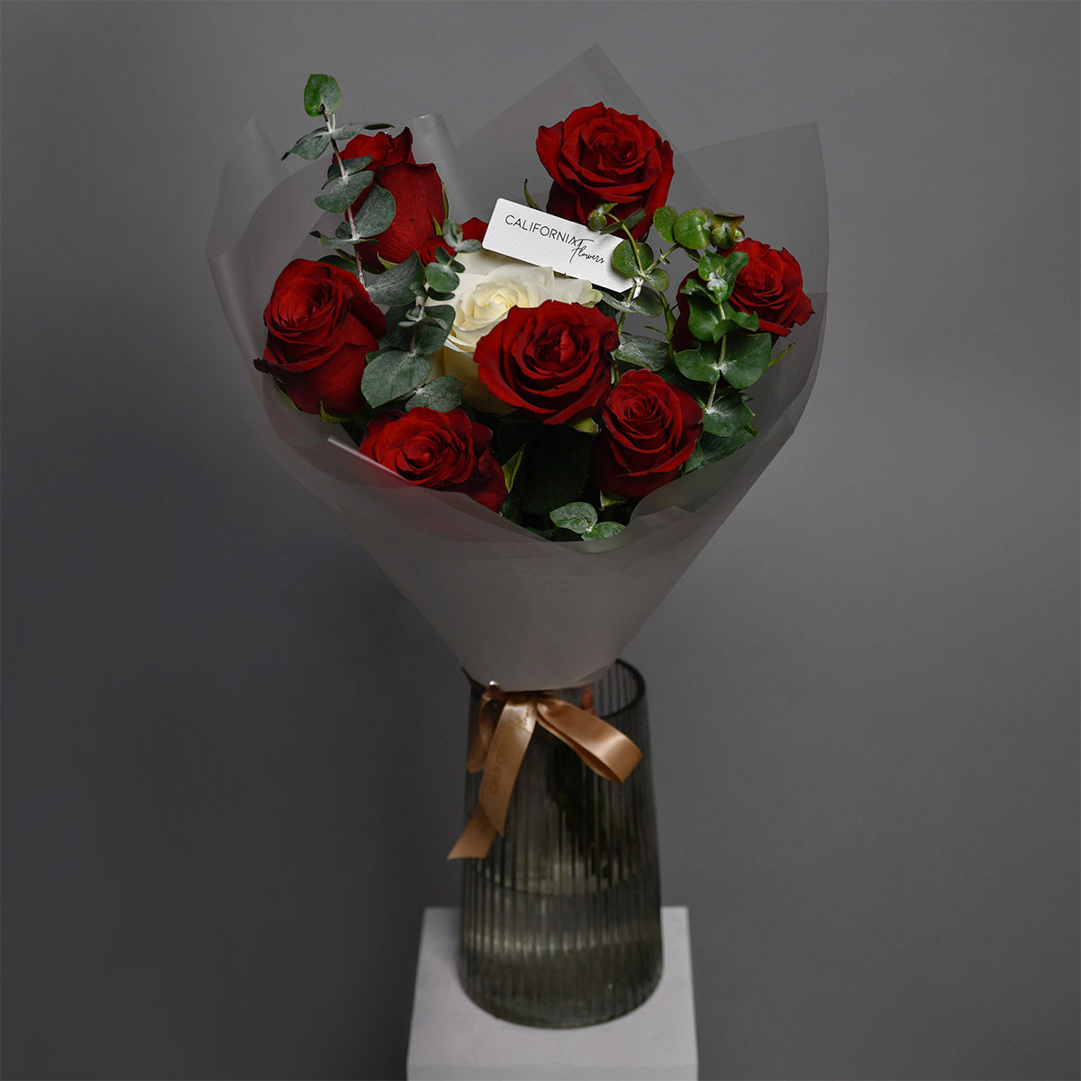 Buchet trandafiri rosii si alb, 9, californiaflowers.mom