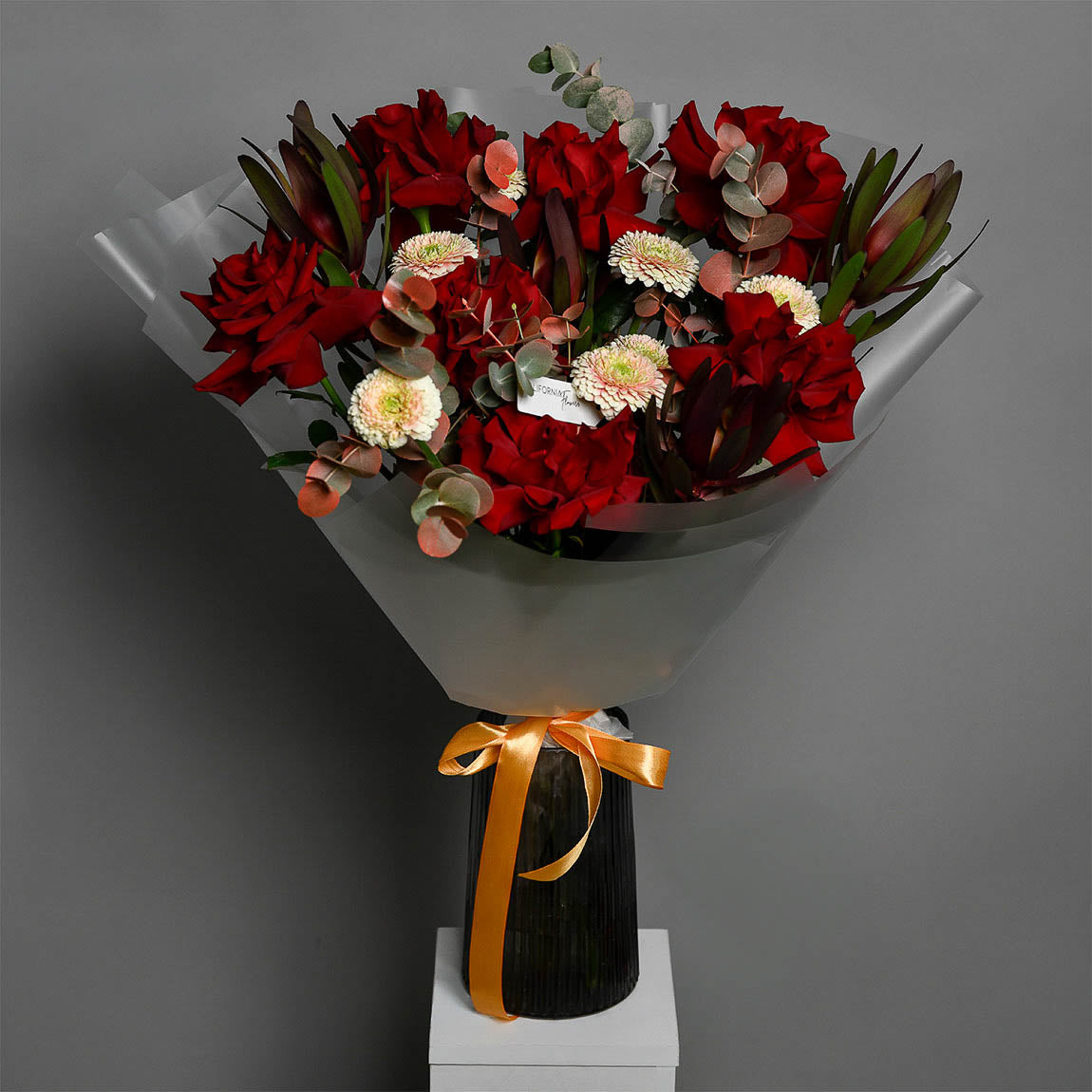 Buchet trandafiri rosii si gerbera crem, 7, californiaflowers.mom