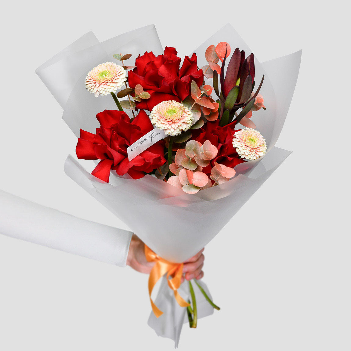 Buchet trandafiri rosii si gerbera crem, 3, californiaflowers.mom