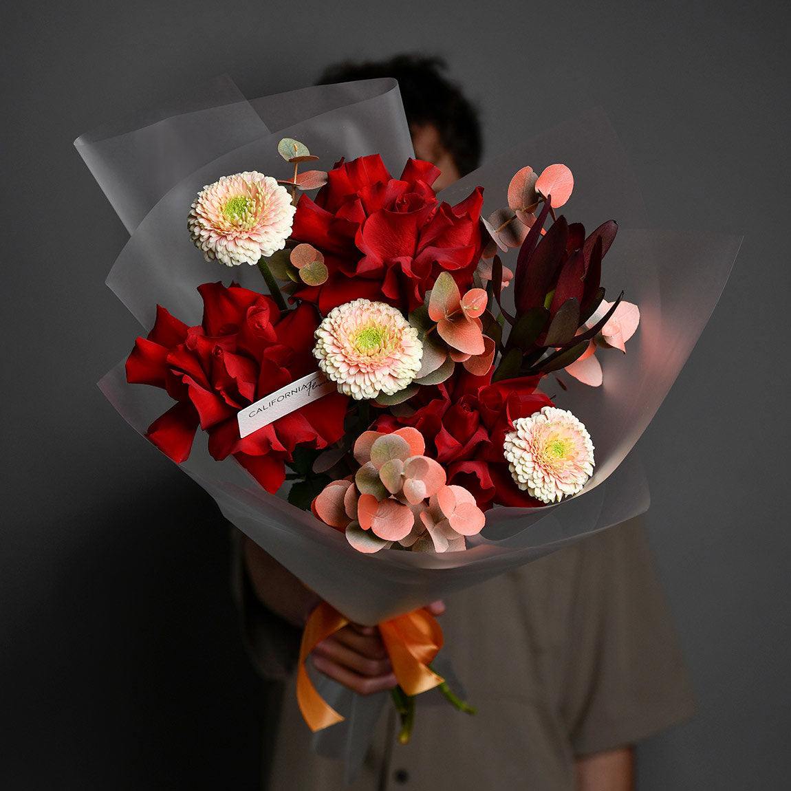 Buchet trandafiri rosii si gerbera crem, 6, californiaflowers.mom