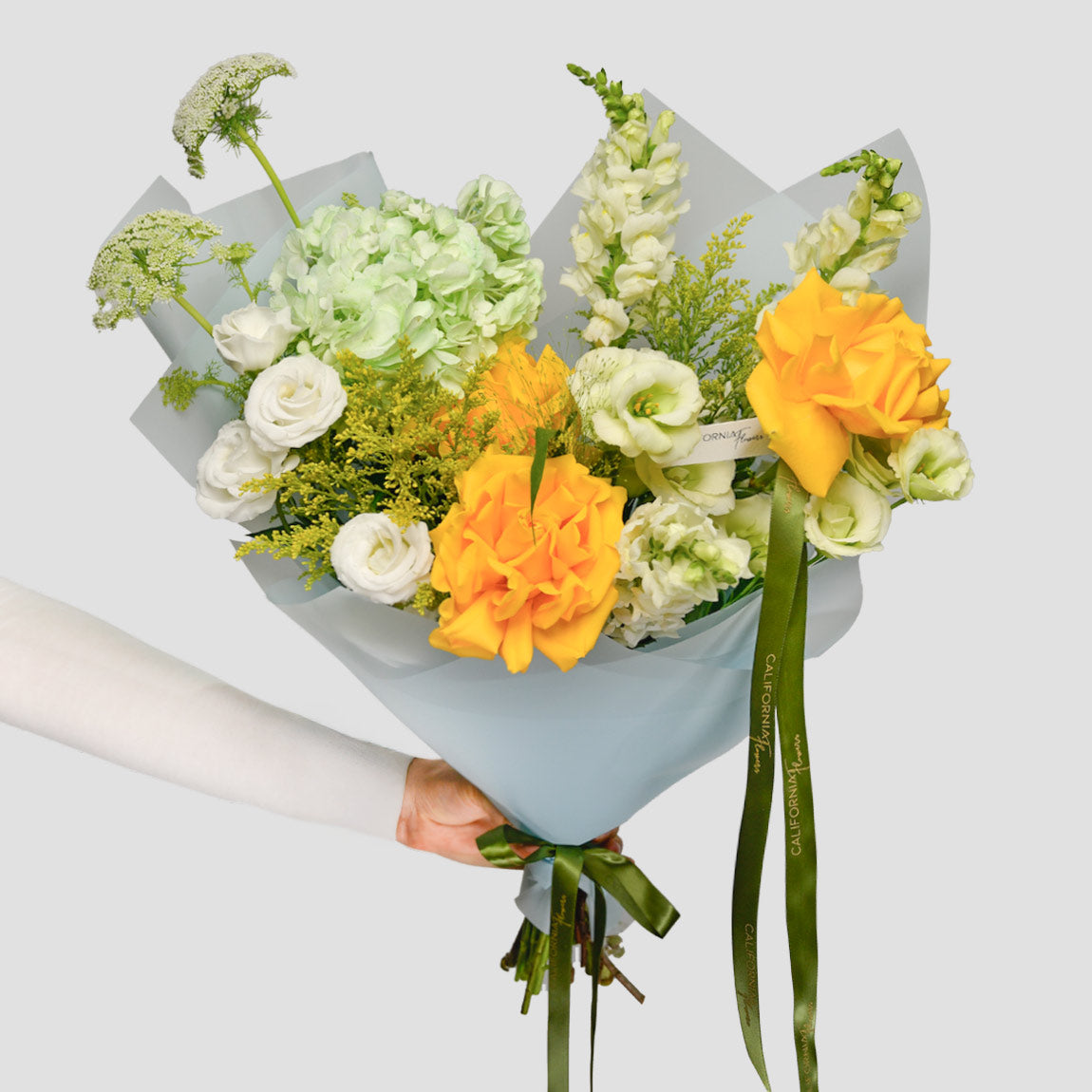 Flori de Sf. Maria - California Flowers, Buchet trandafiri speciali galbeni, lisianthus si hortensie, californiaflowers.mom