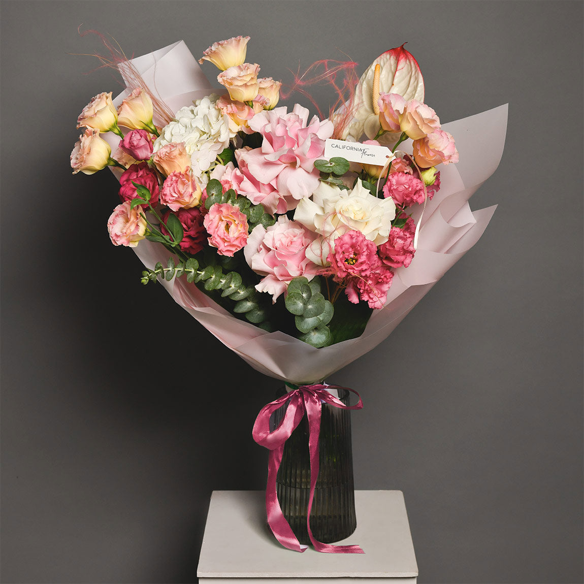Buchet trandafiri speciali, anthurium si lisianthus, 3, californiaflowers.mom