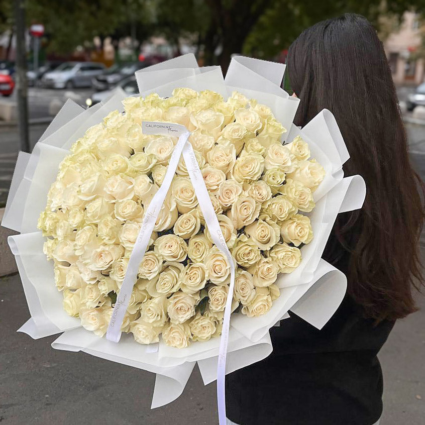 Aranjamente florale de Craciun - California Flowers, Buchet 101 trandafiri albi, californiaflowers.mom